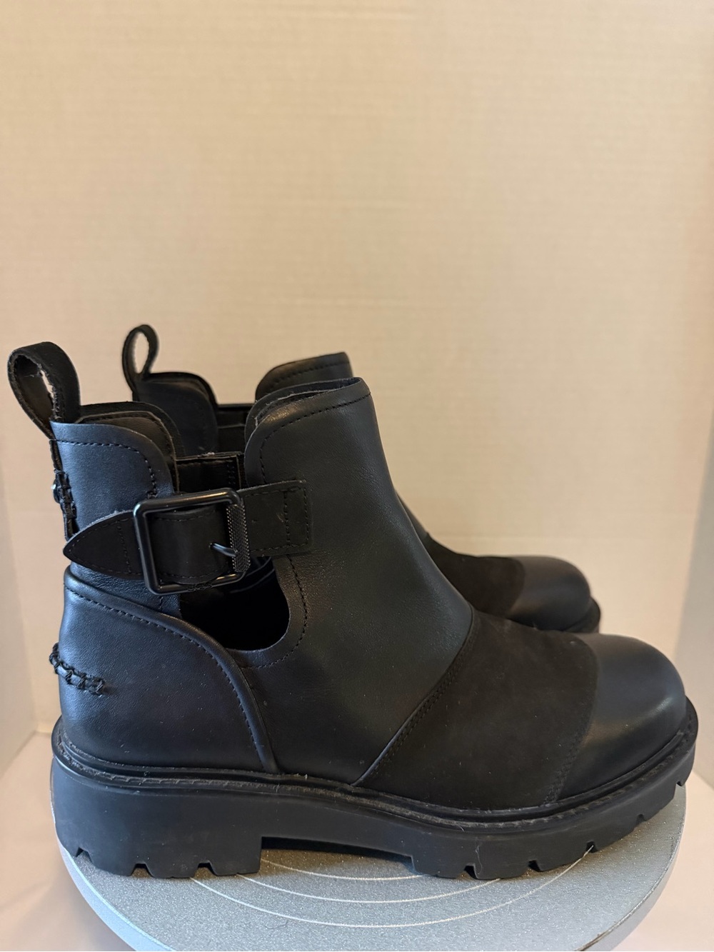 UGG Women’s Stockton Black Leather Ankle Boots Sz Women’s 8,39